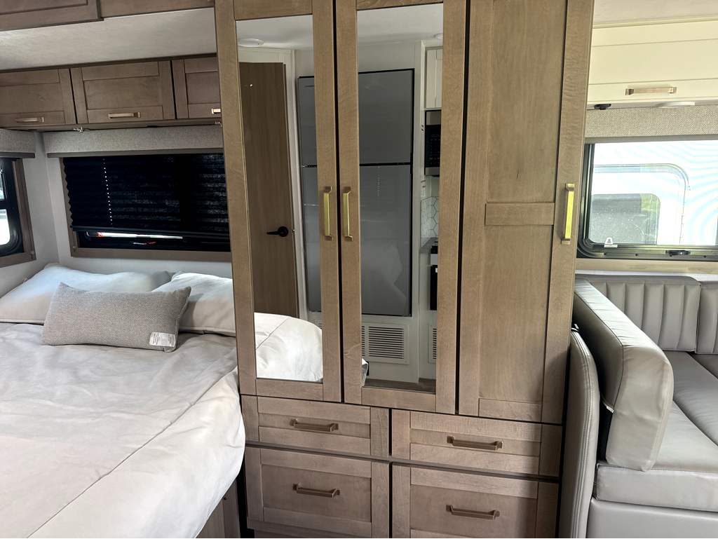 2027 ENTEGRA COACH ODYSSEY 24B - Image 16