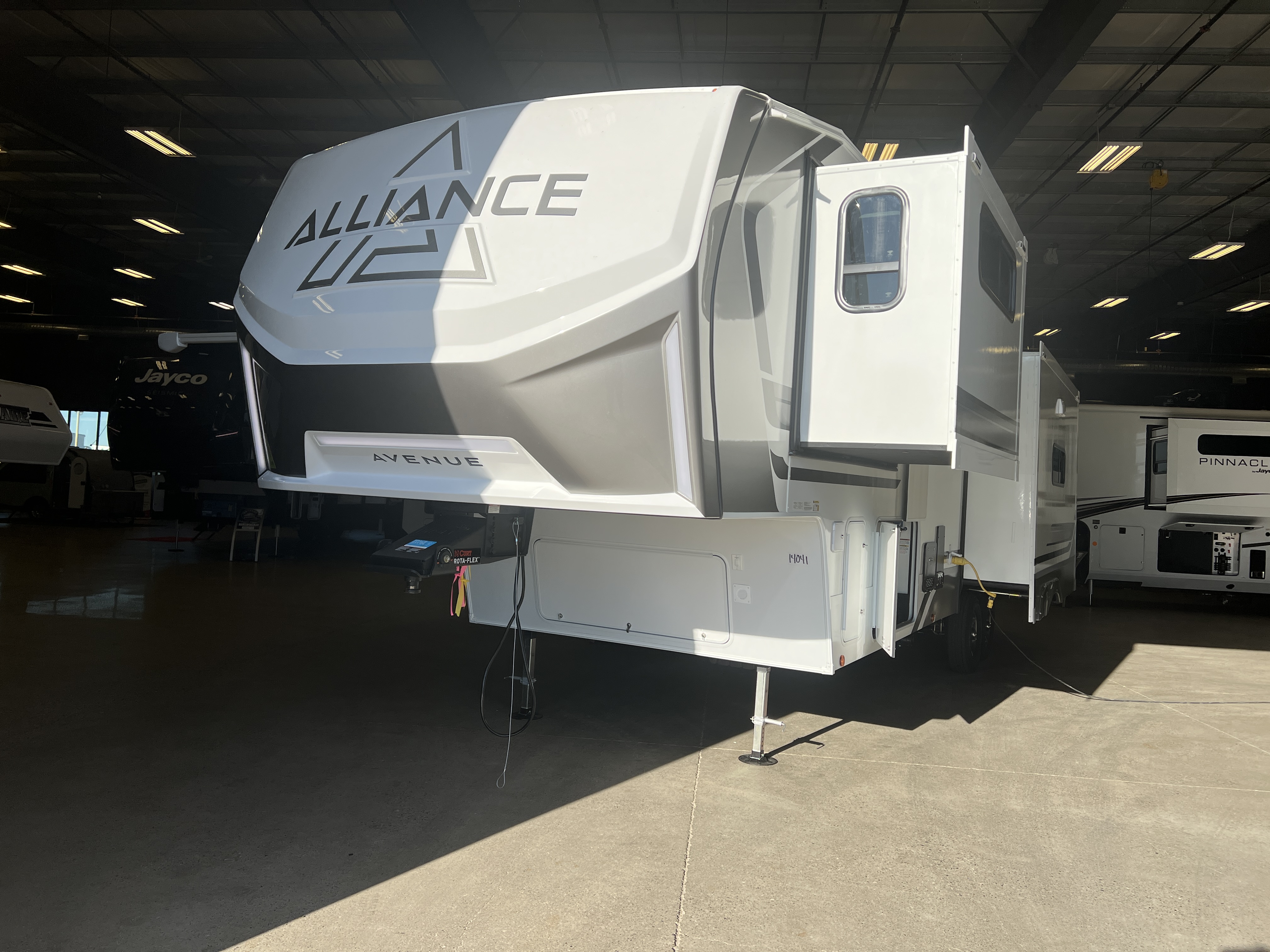 2027 Alliance RV Avenue 32RLS - Image 1