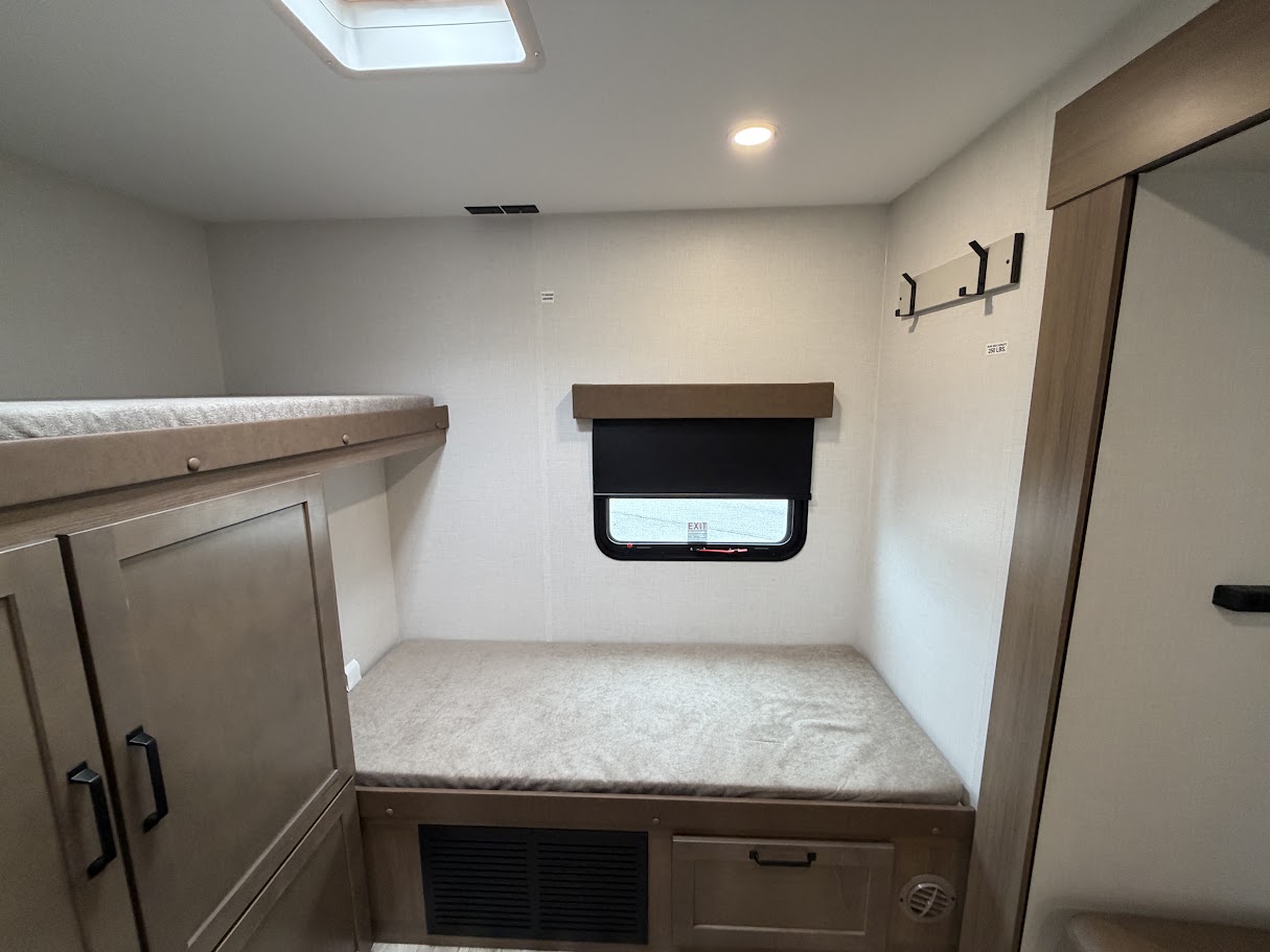 2027 VENTURE RV SPORTTREK 333VIK - Image 49