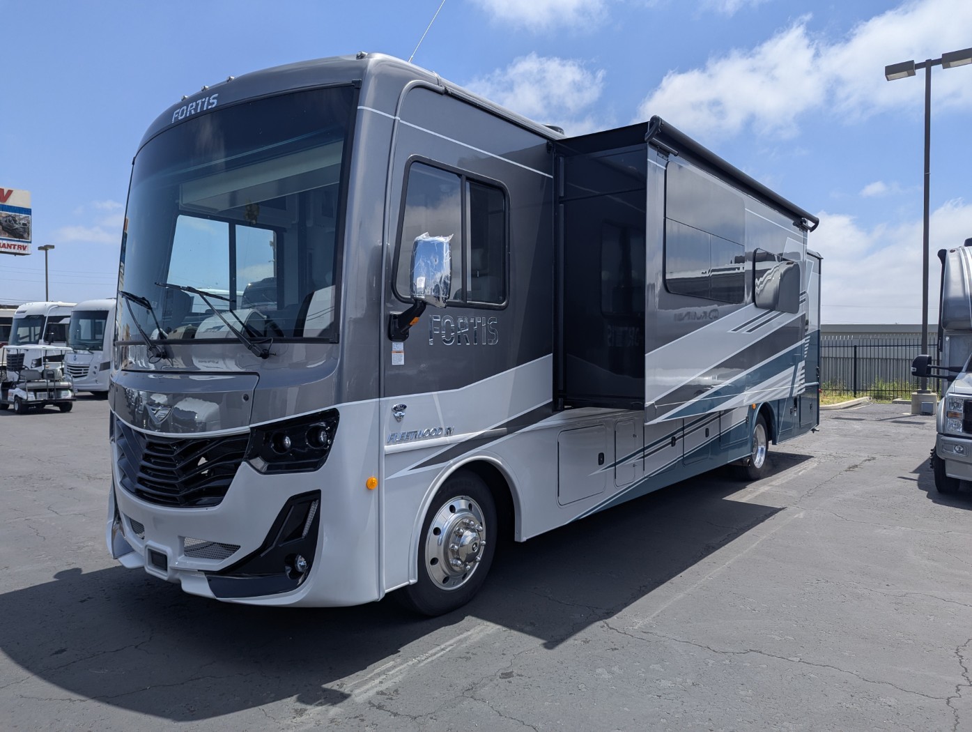 2026 Fleetwood Fortis 34MB - Image 3