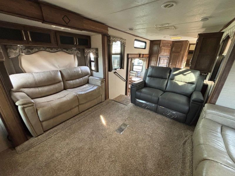 2017 Keystone Cougar 326RDS - Image 10