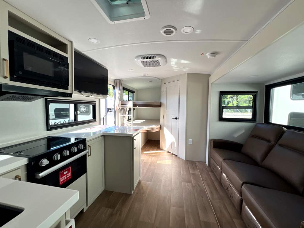 2027 GRAND DESIGN IMAGINE 2470BH - Image 6