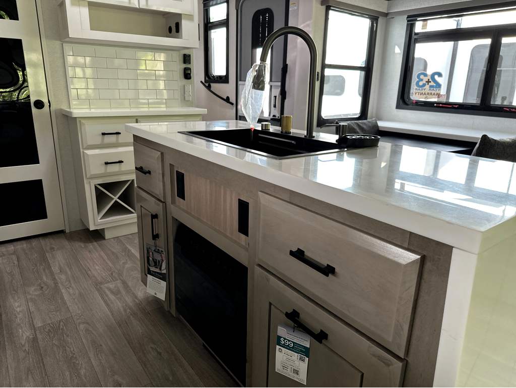 2027 JAYCO PINNACLE 32RLTS - Image 14