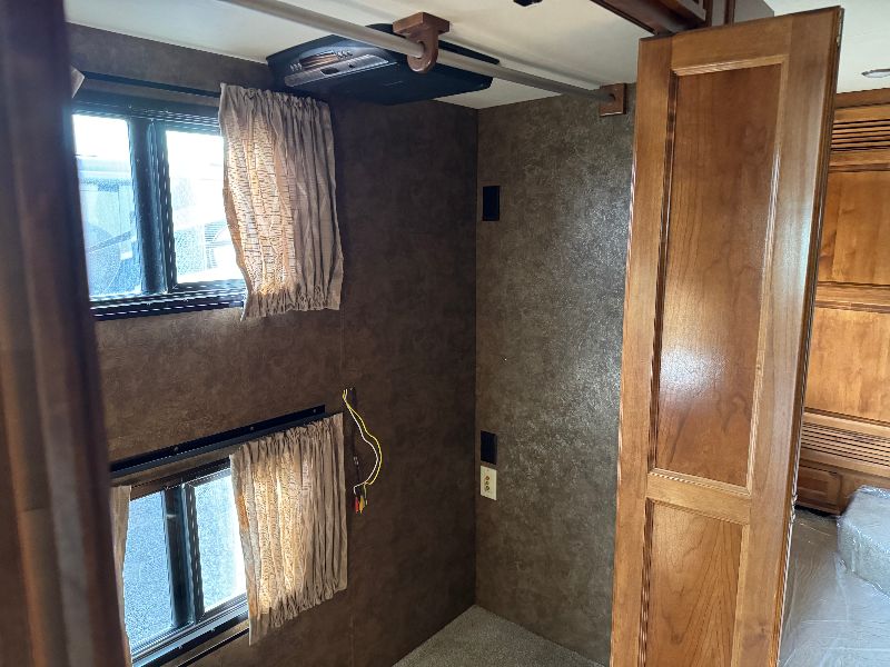 2015 Tiffin Allegro Red 38 QBA - Image 18