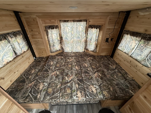 2027 ICE CASTLE TROPHY HUNTER 8X17 - Image 8