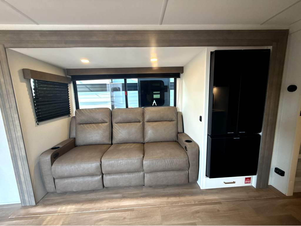 2026 GRAND DESIGN TRANSCEND 245RLT - Image 12