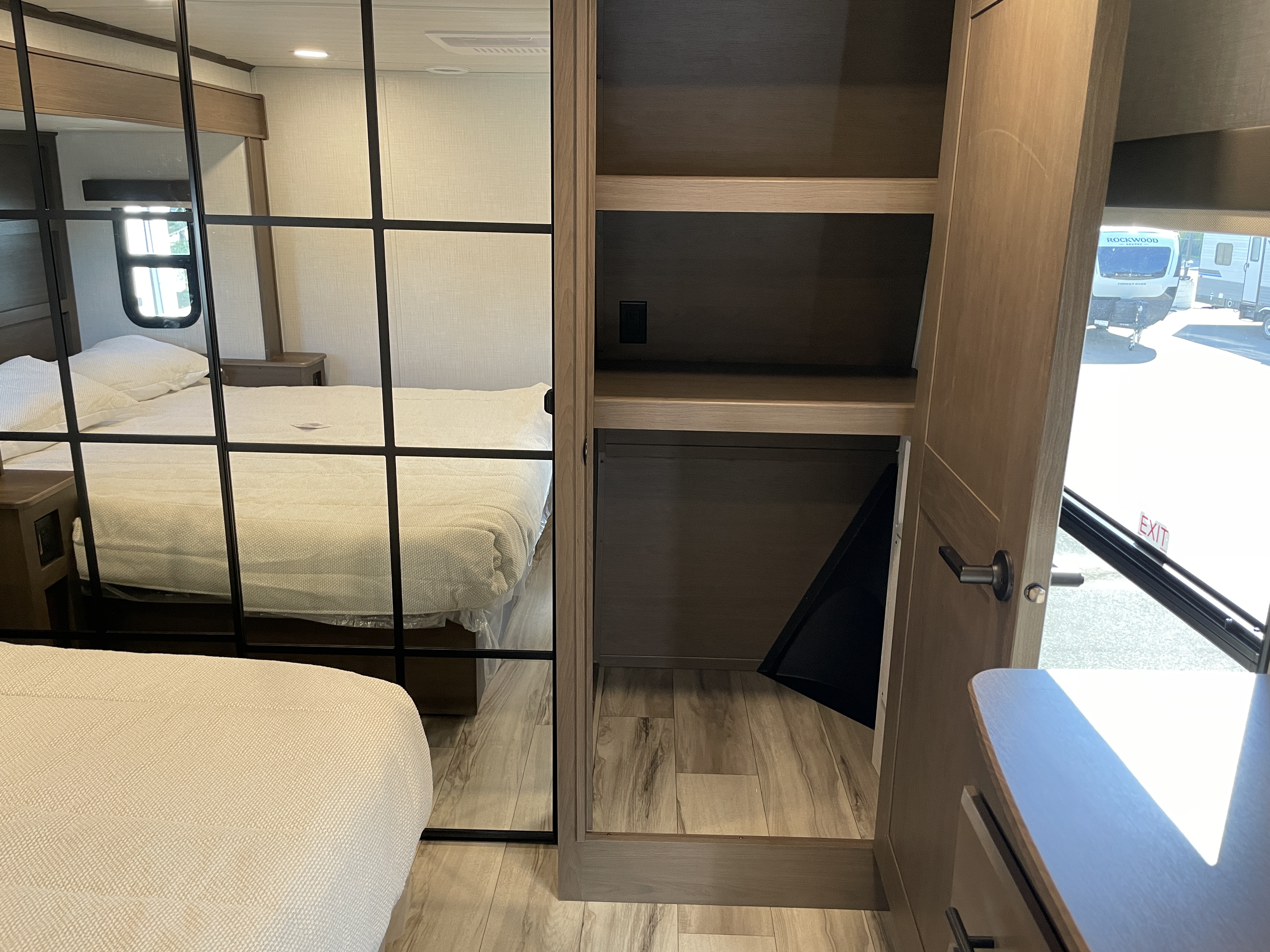 2027 Keystone Cougar 320RDS - Image 22