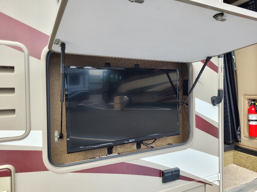 2016 Thor Motor Coach Siesta Sprinter 24SL - Image 4