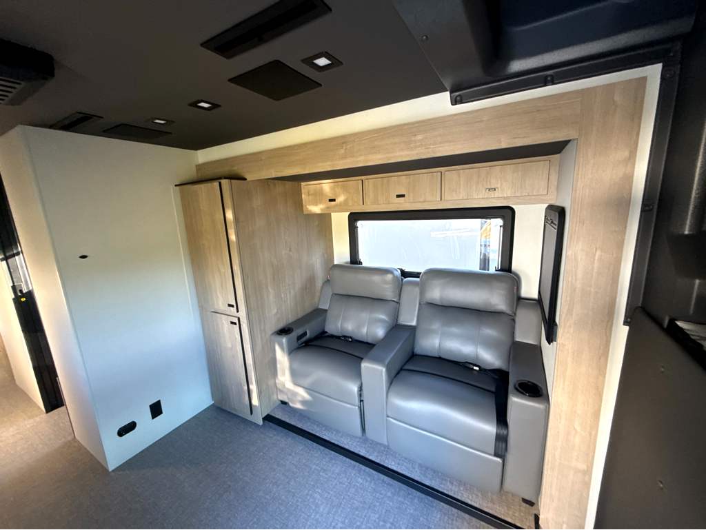 2027 GRAND DESIGN LINEAGE SERIESF 29AN5 - Image 15