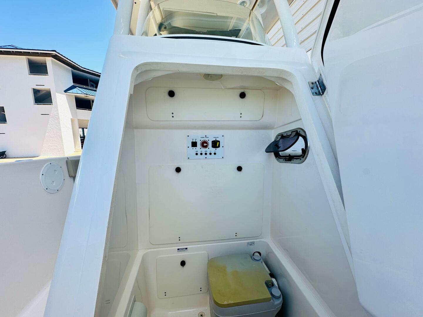 2016 PURSUIT C 238 Center Console Base - Image 28