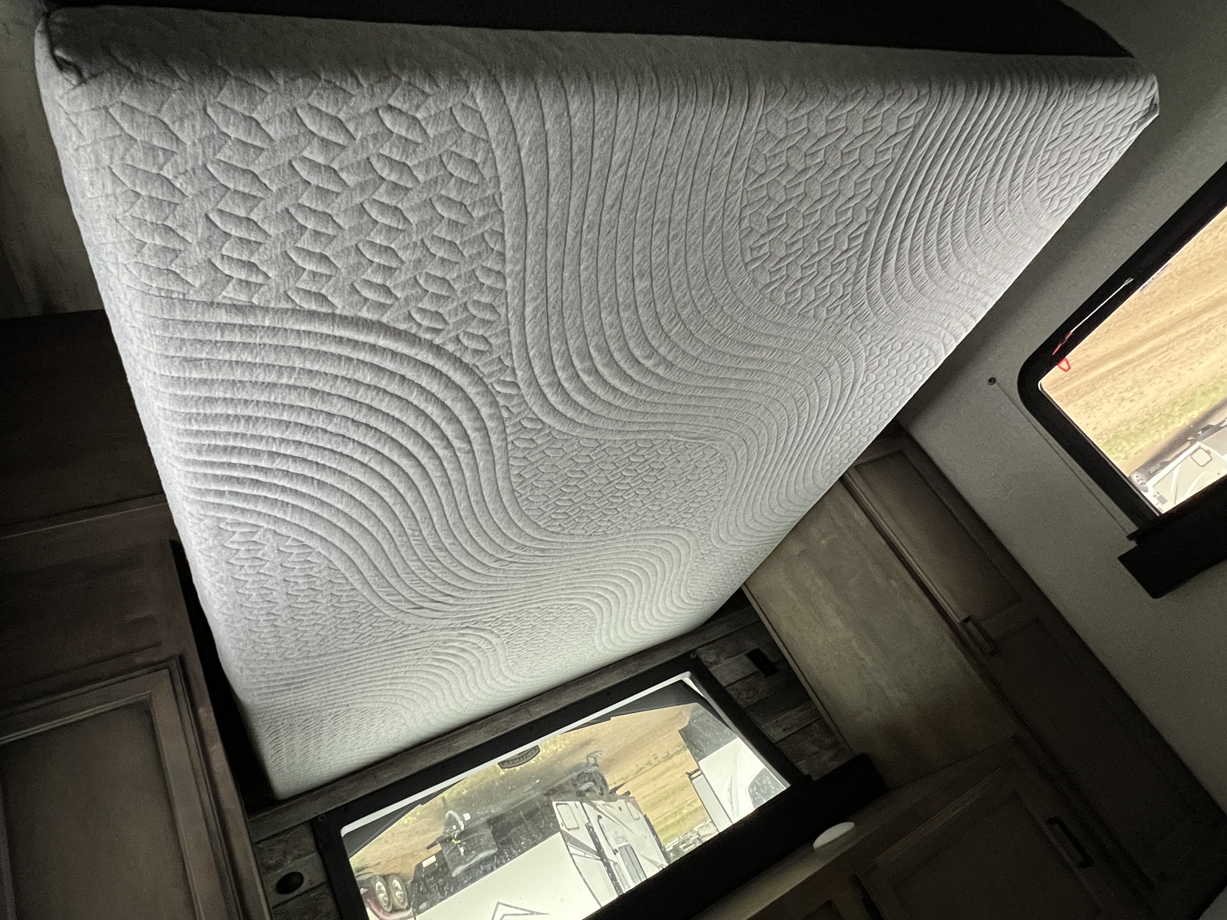 2022 VENTURE RV SPORTREK 327VIK - Image 45