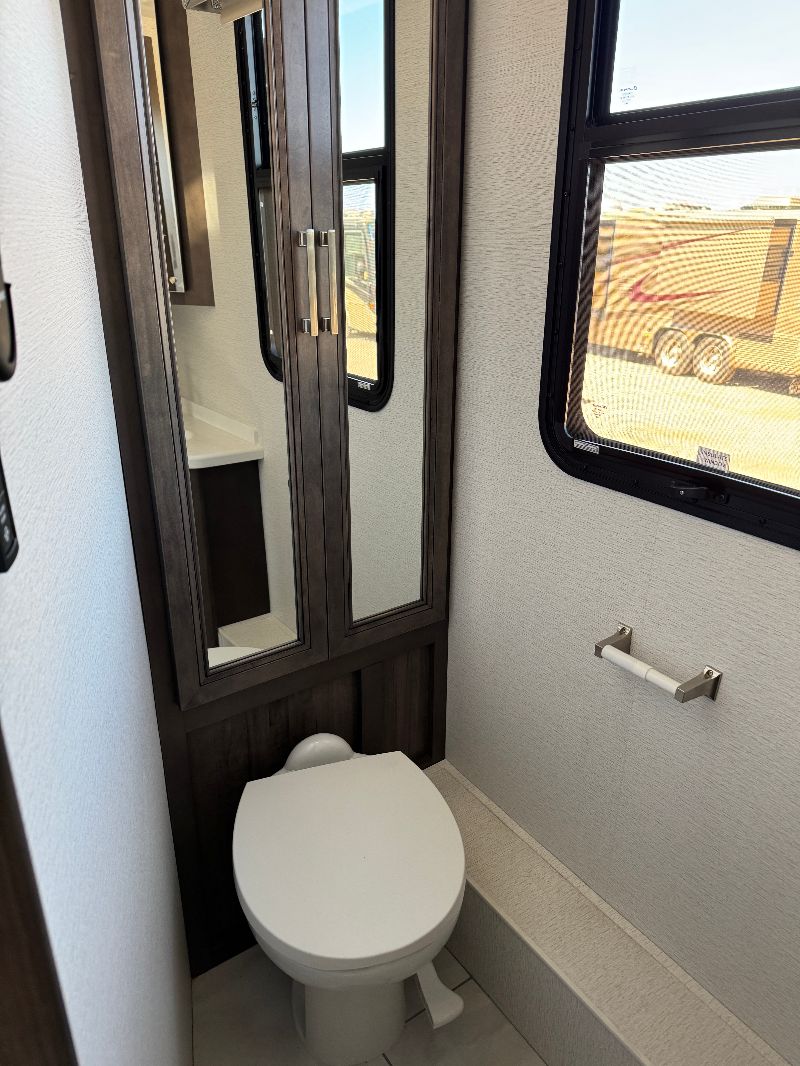 2026 Entegra Coach Accolade XL 37K - Image 11