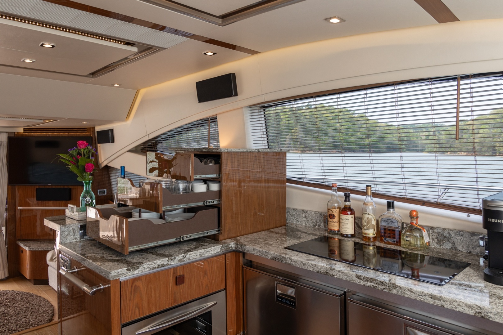 2018 Sea Ray L650 FLY - Image 24