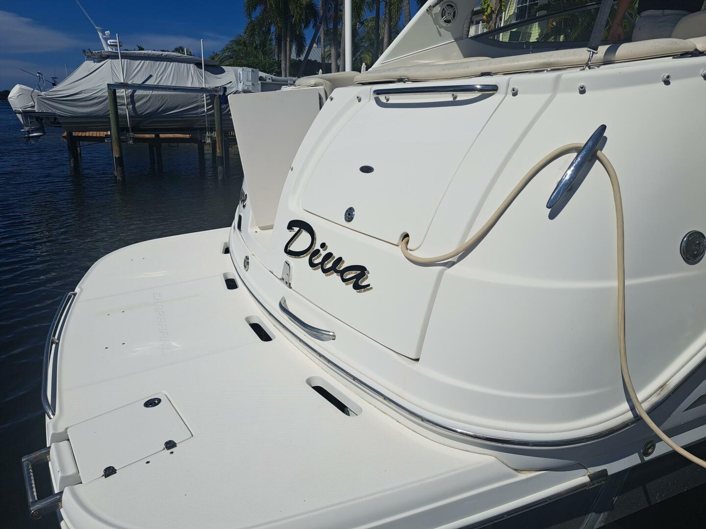 2005 Chaparral 330 Signature Cruiser - Image 9