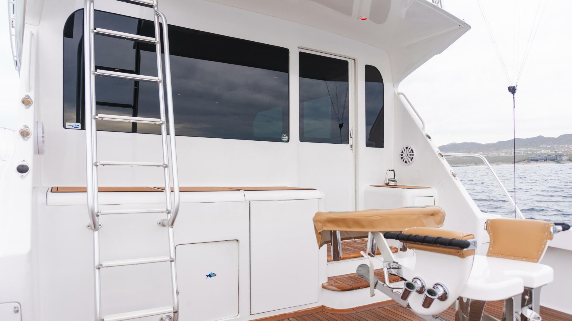 2000 Viking 55 Convertible - Image 21