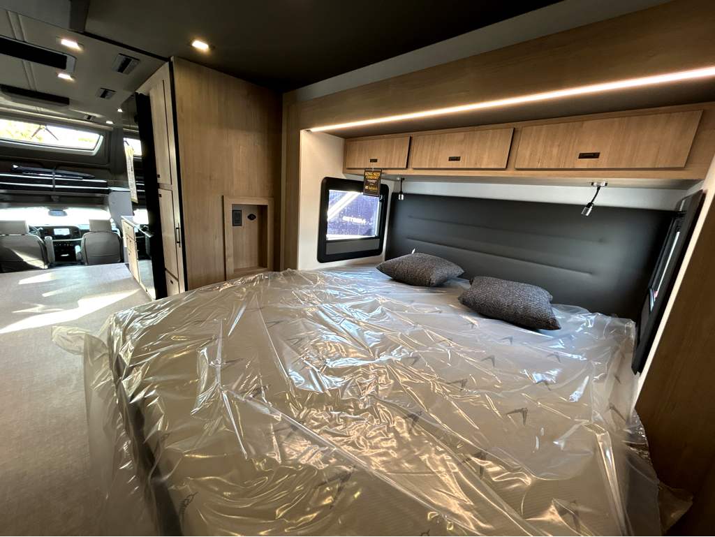 2026 GRAND DESIGN LINEAGE SERIES F 31ZW - Image 33
