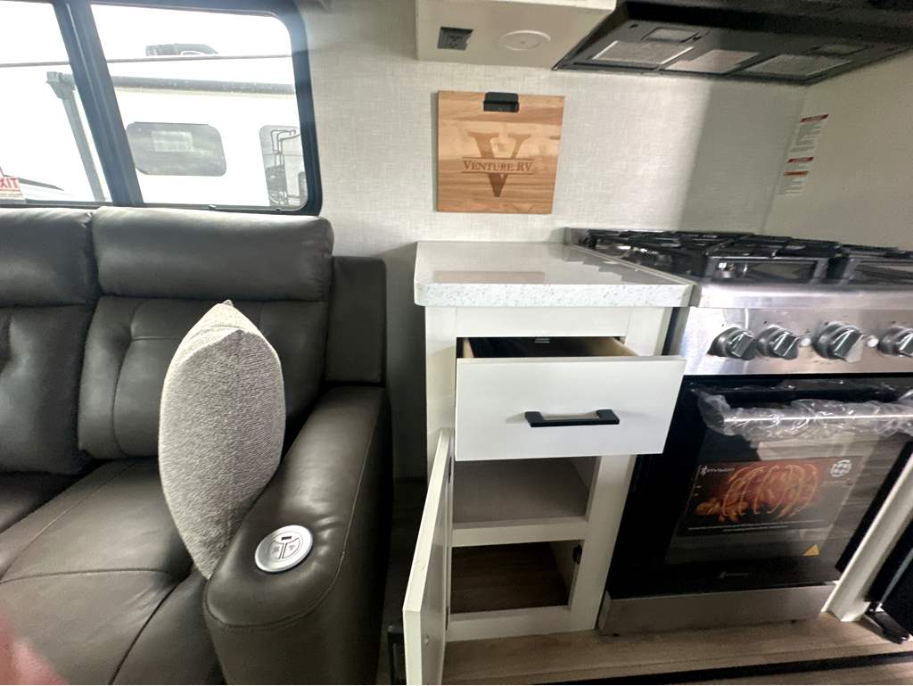 2026 VENTURE RV SPORTTREK 353VIK - Image 26