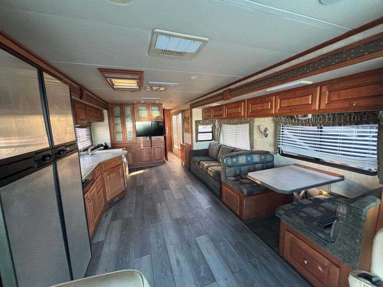 2007 Monaco RV Knight 38PDQ - Image 4