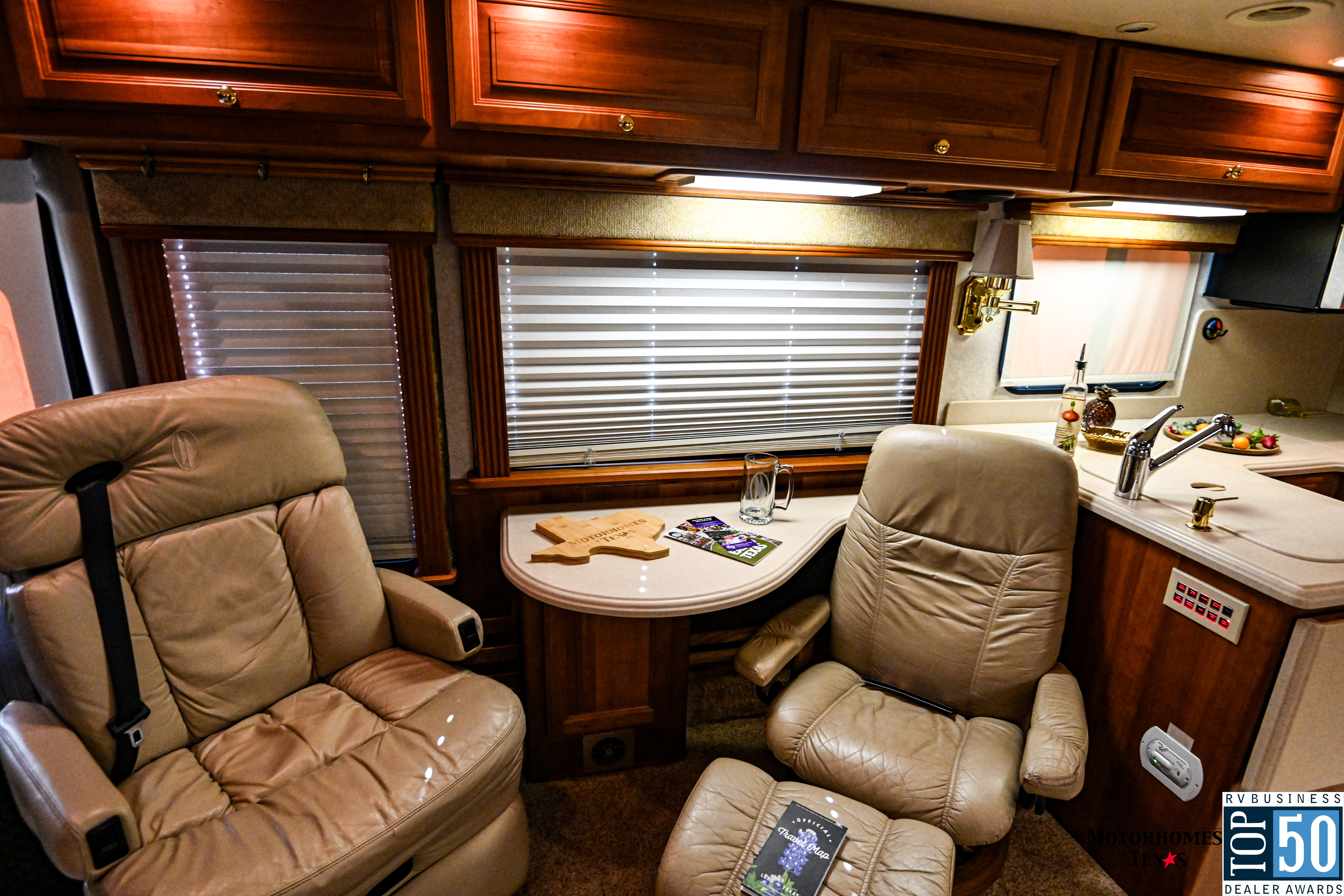 2004 Foretravel U295 3610 WTFS - interior 4