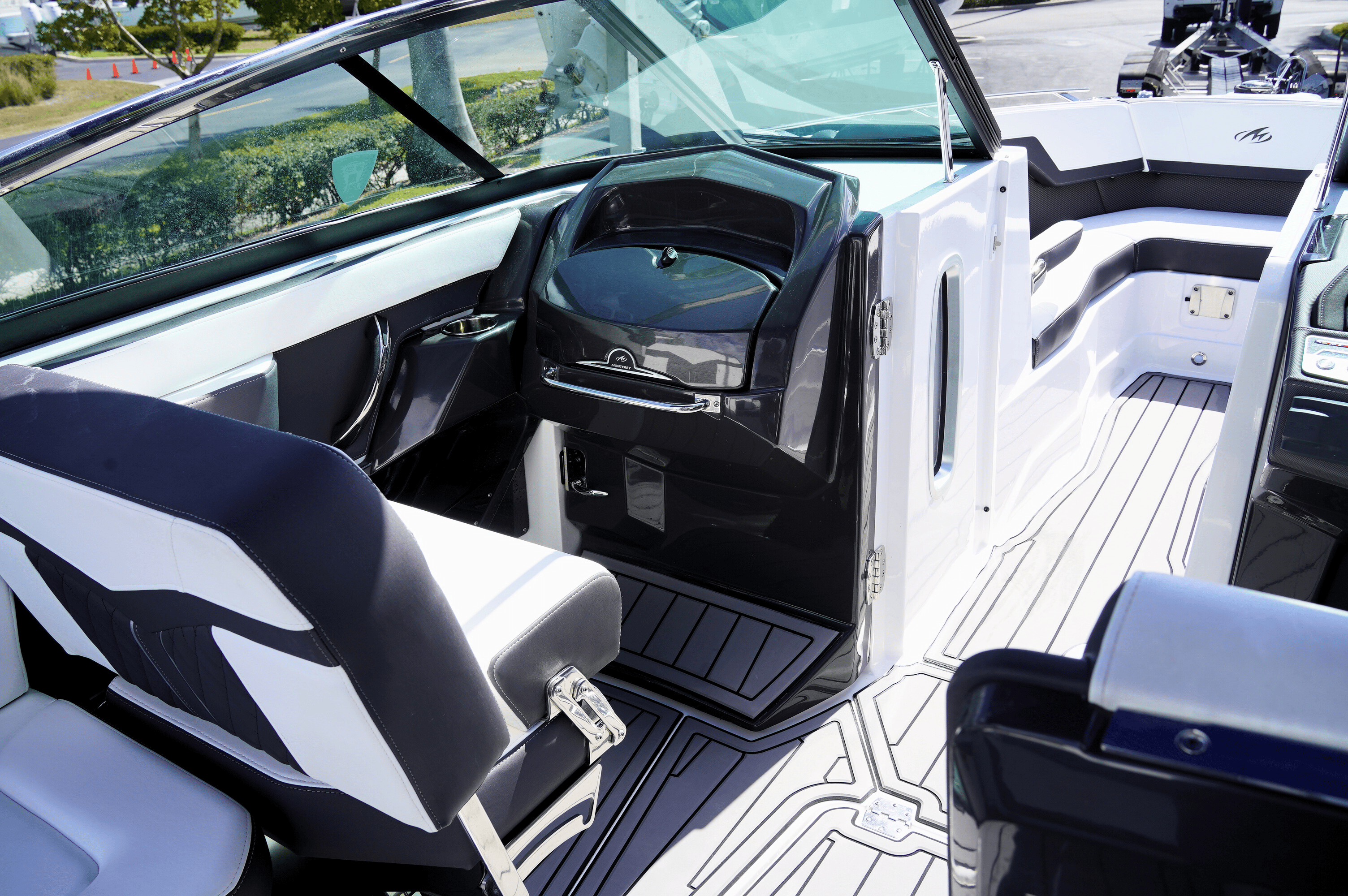 2023 MONTEREY 275SS - Image 16