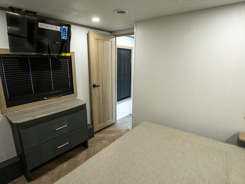2026 Keystone Raptor 441HB - Image 33