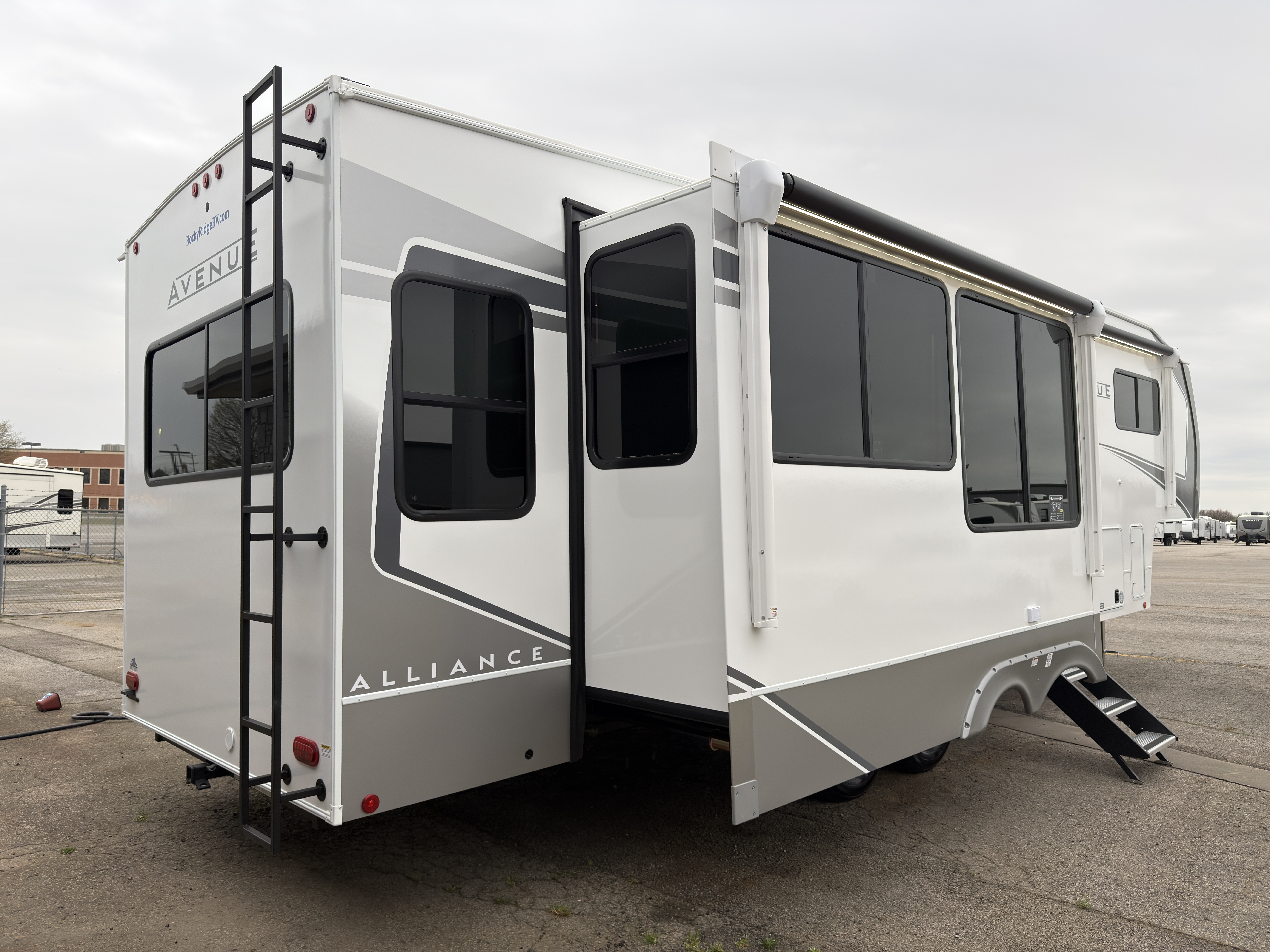 2026 Alliance RV Avenue 32RLS - Image 7