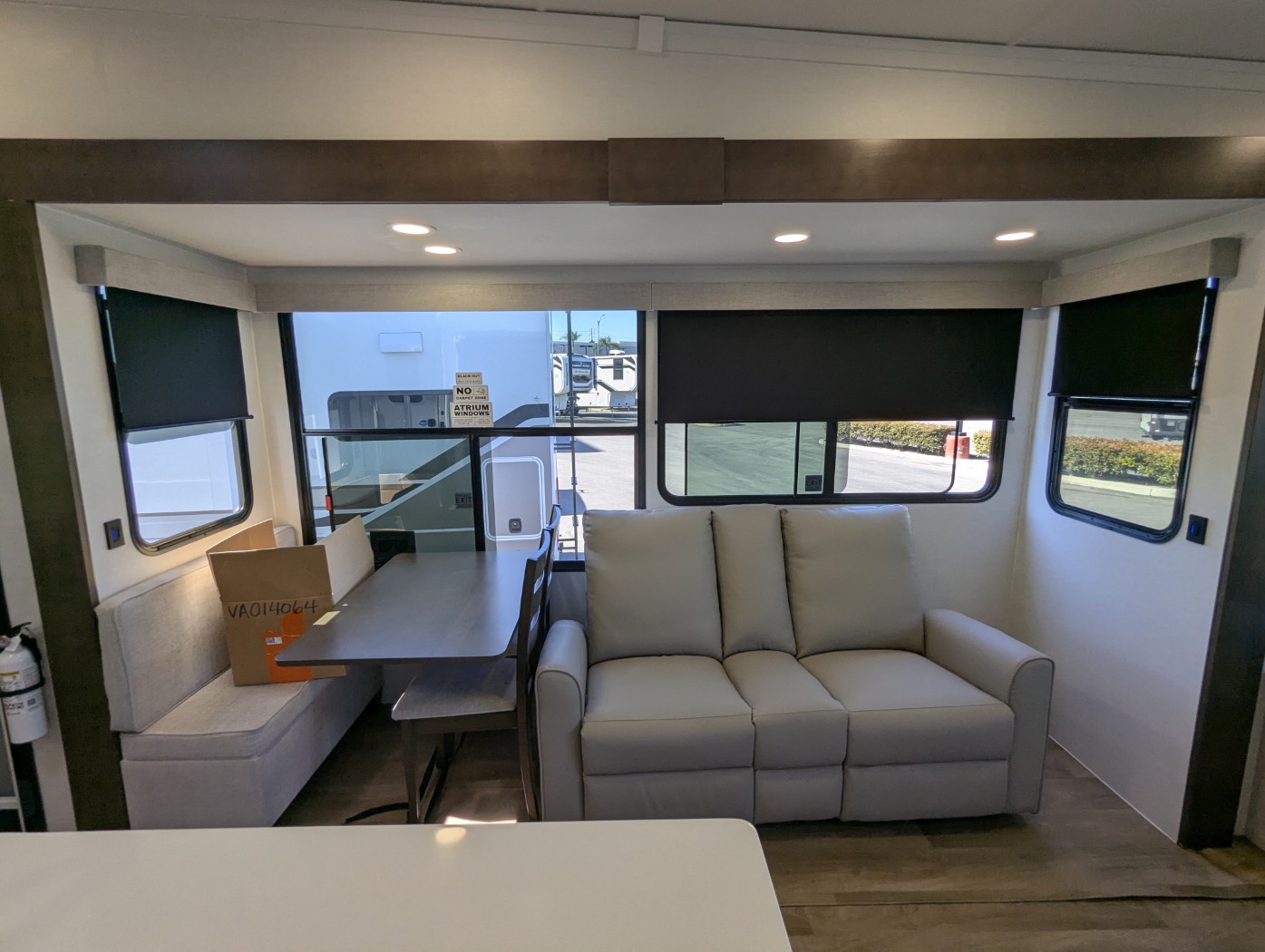2027 Alliance RV Avenue 32RLS - Image 23