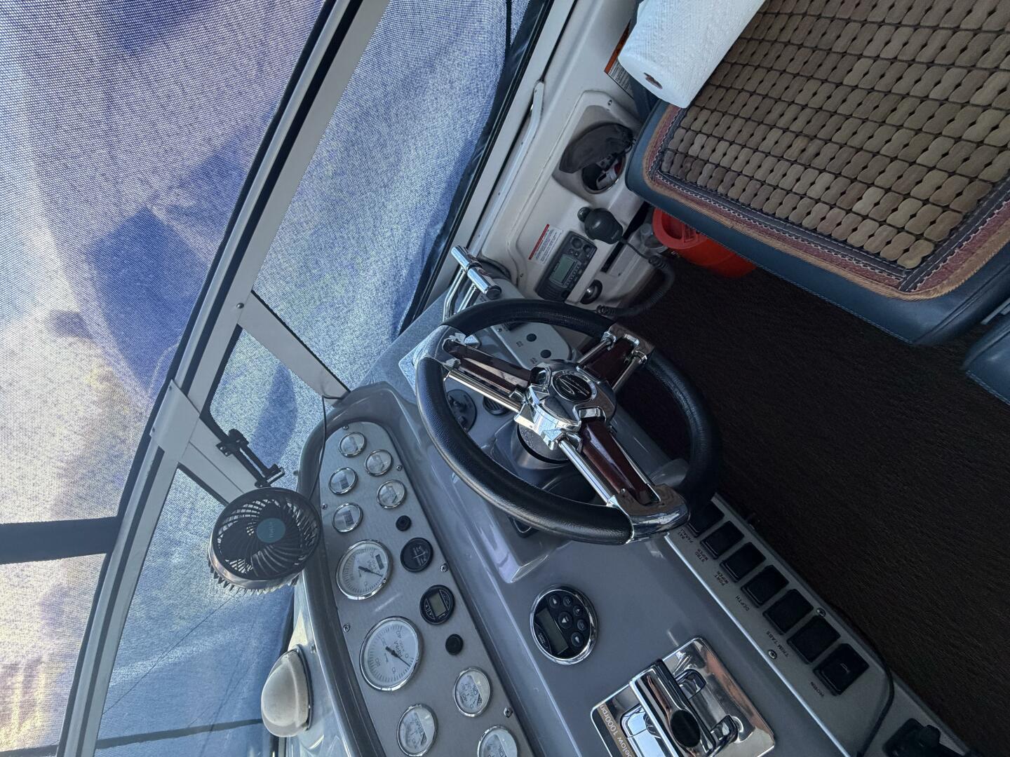 2007 Cruisers Yachts 370 Express - Image 18