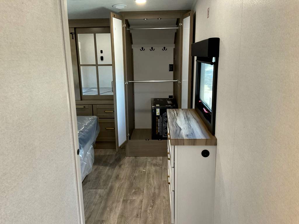 2027 JAYCO Eagle 355 MBQS - Image 21