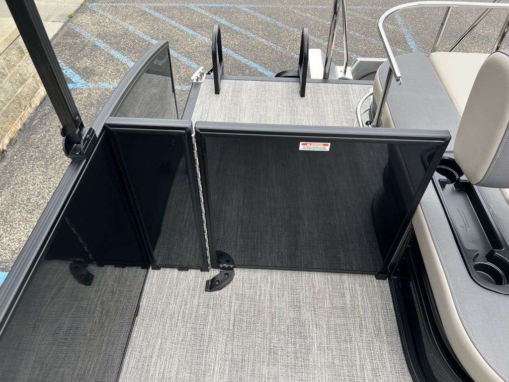 2025 Bennington 22 SSB Tritoon Pontoon - Image 29