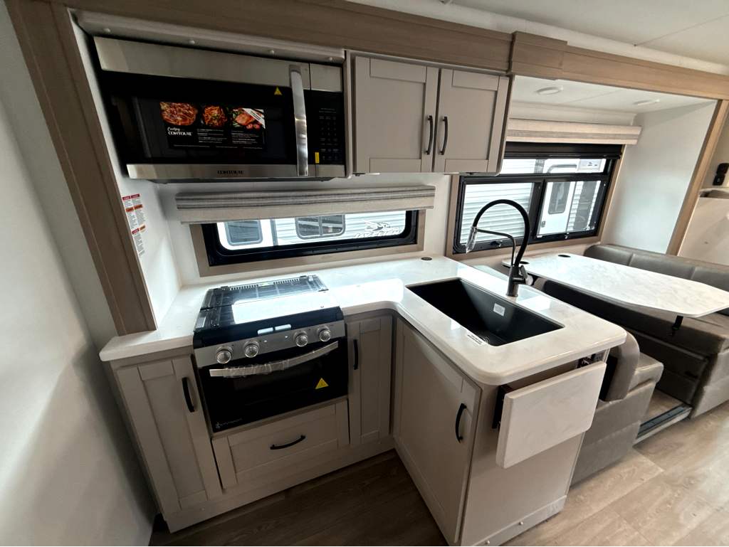 2027 JAYCO GREYHAWK XL 32U - Image 19