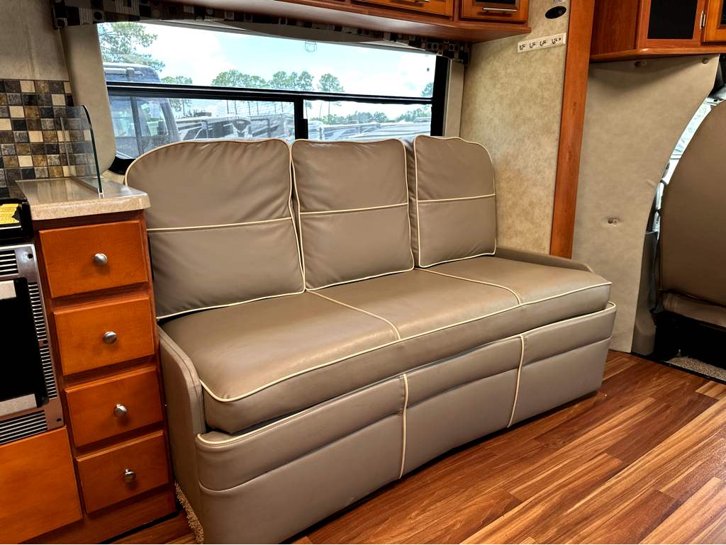 2013 COACHMEN CONCORD 300TS - Image 8