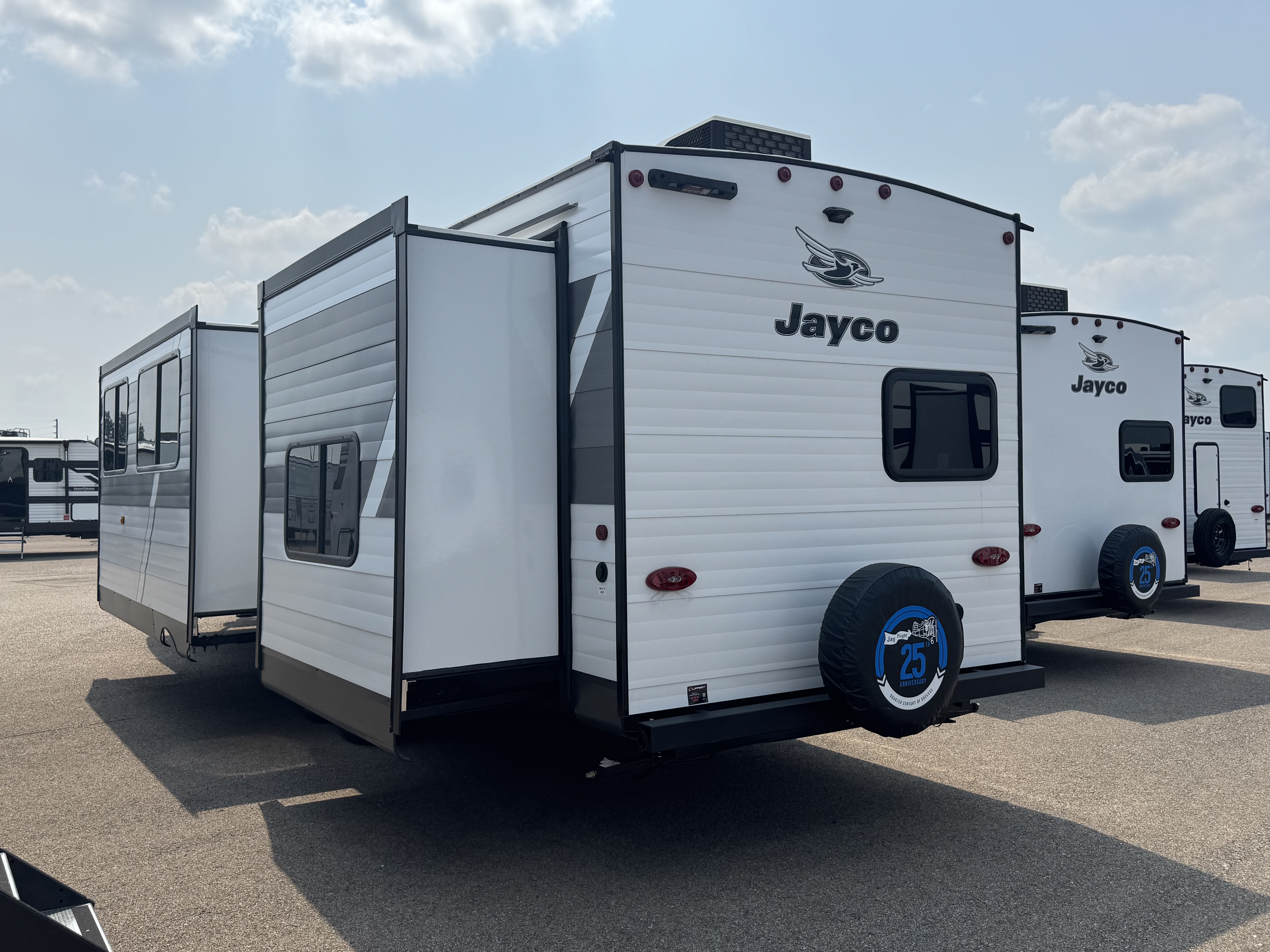 2027 JAYCO JAY FLIGHT 321BDS - Image 3