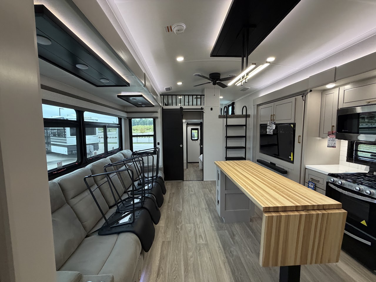 2027 JAYCO NORTH POINT 375TBDB - Image 11