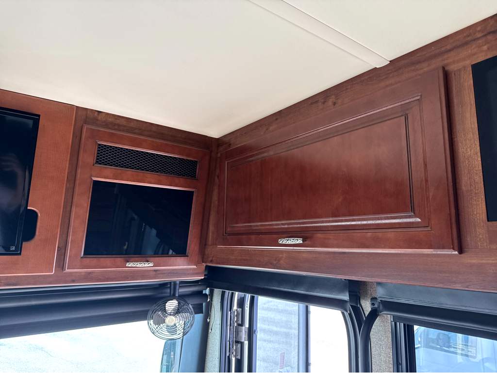 2014 Fleetwood DISCOVERY 40E - Image 14