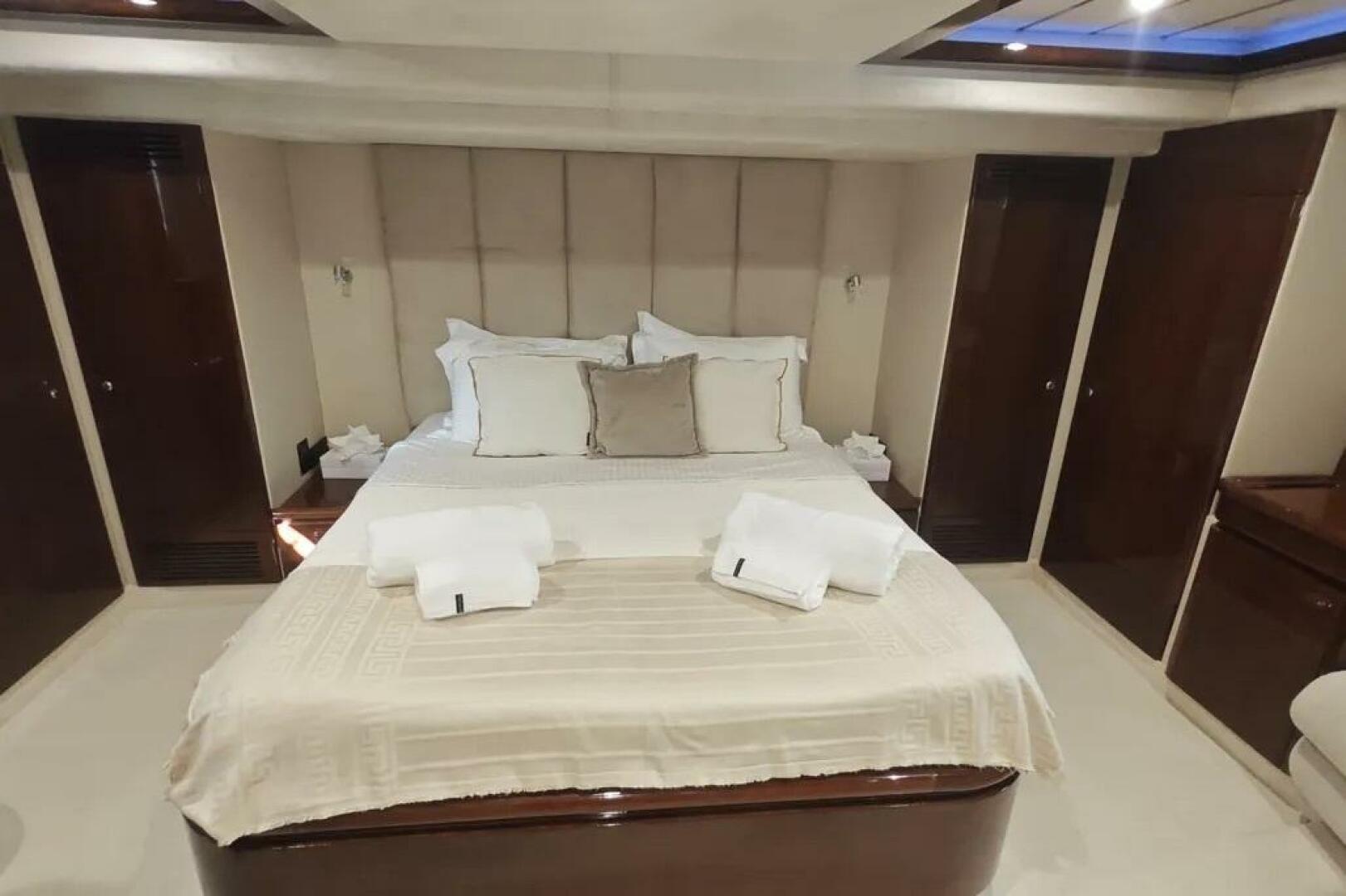 2002 Ferretti Yachts 720 - Image 30