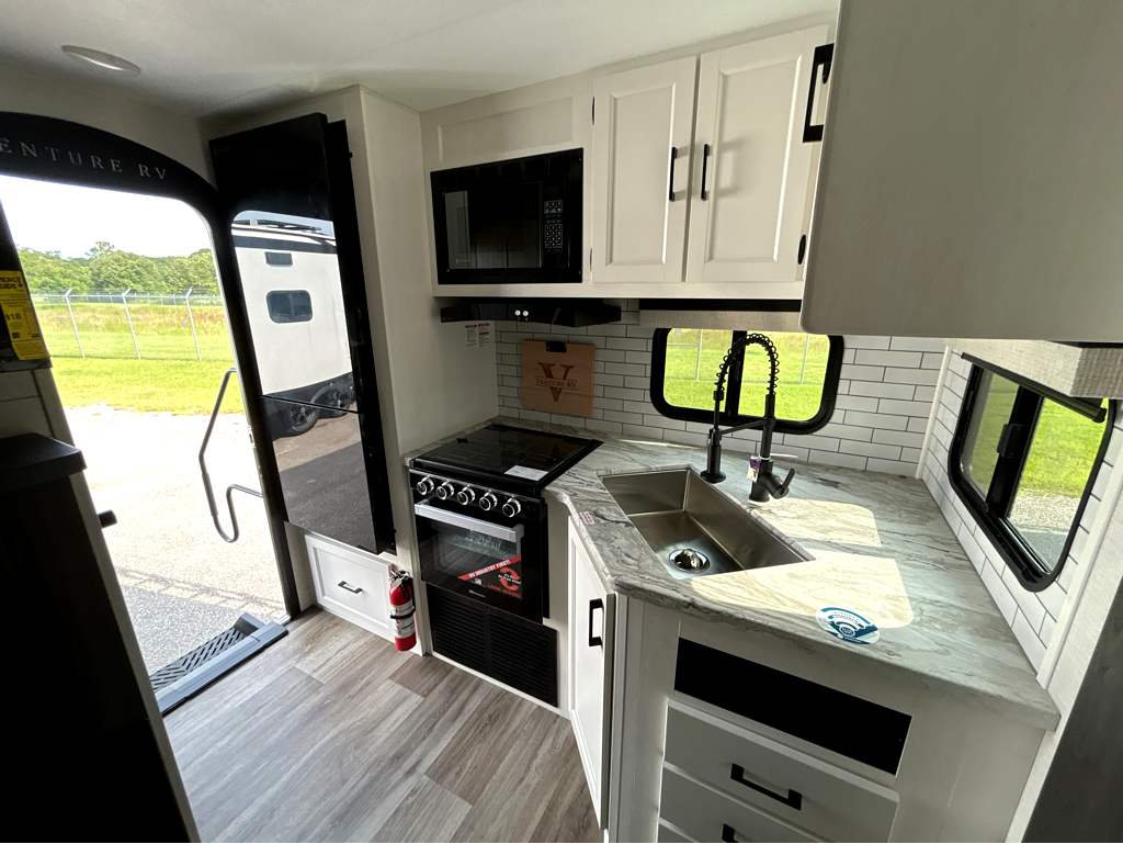 2026 VENTURE RV SPORTTREK 251VRK - Image 22