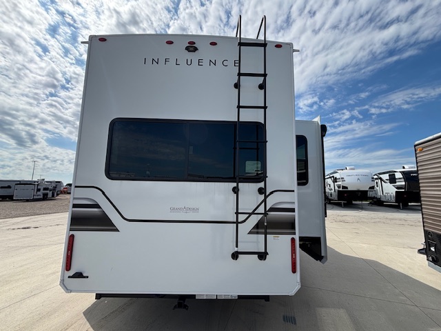 2027 SOLITUDE INFLUENCE 3003RL - Image 8