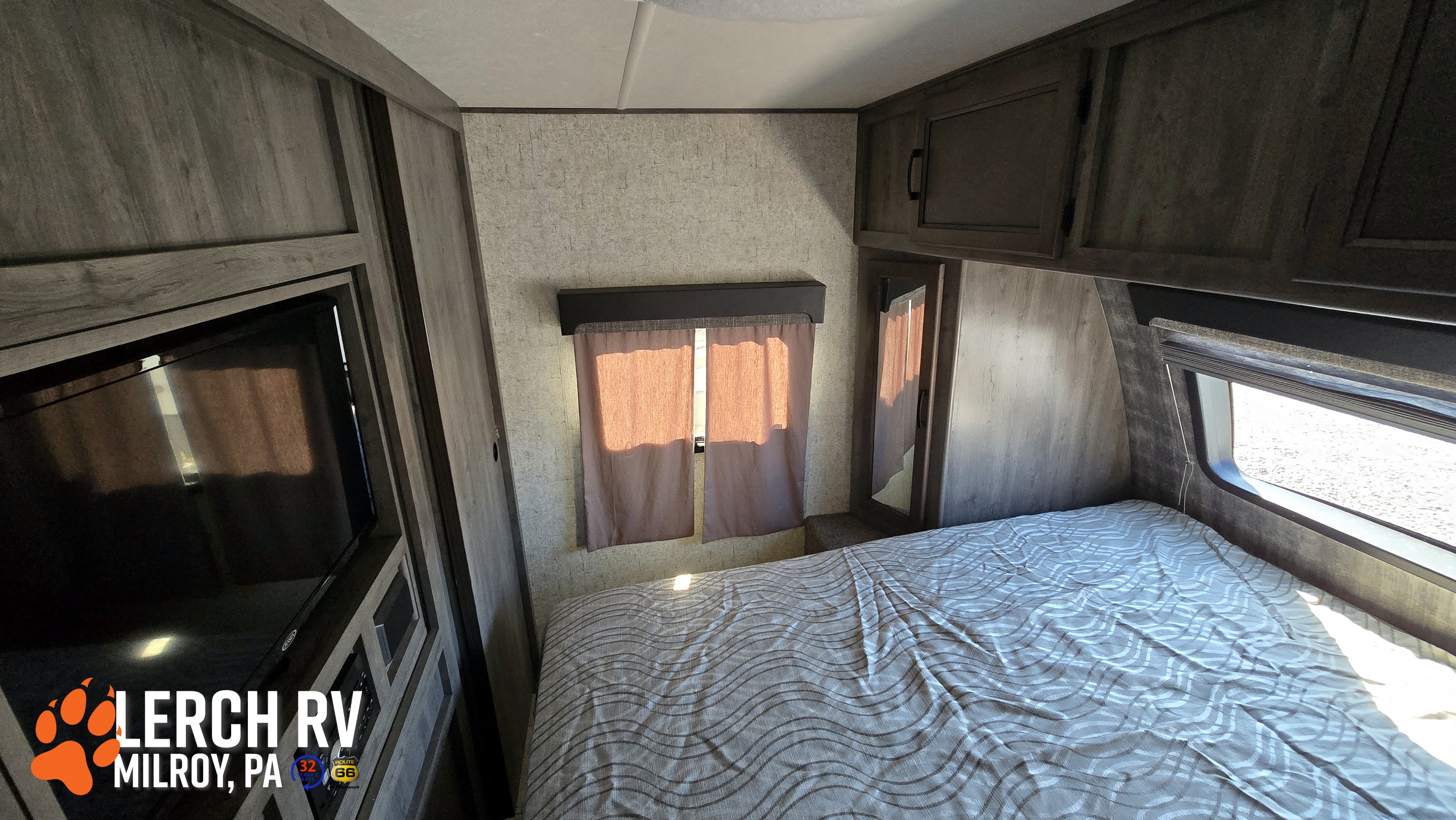 2019 FOREST RIVER APEX 300BHS - Image 25