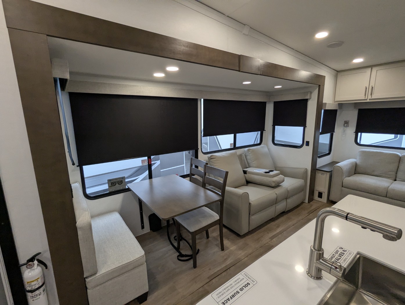 2027 Alliance RV Avenue 32RLS - Image 25