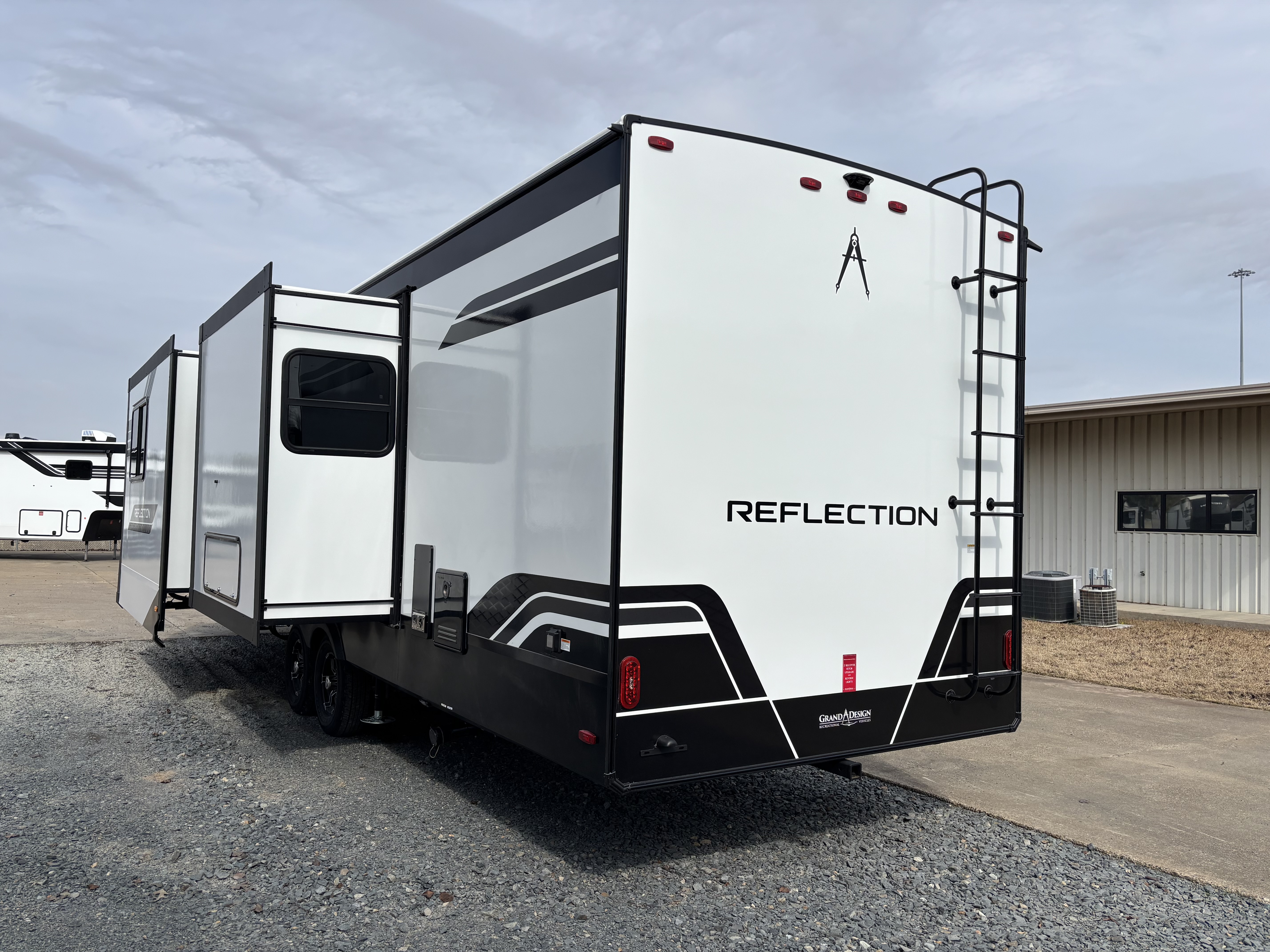 2026 Grand Design Reflection Travel Trailer 322FKTS - Image 6
