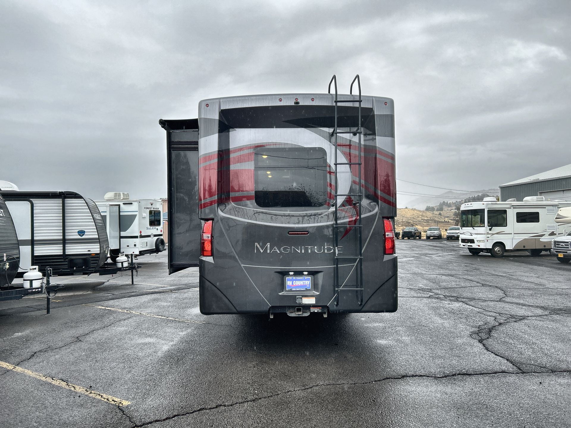 2021 Thor Motor Coach Magnitude SV34 - Image 13