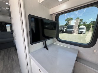 2023 PLEASURE-WAY PLATEAU FL - Image 6