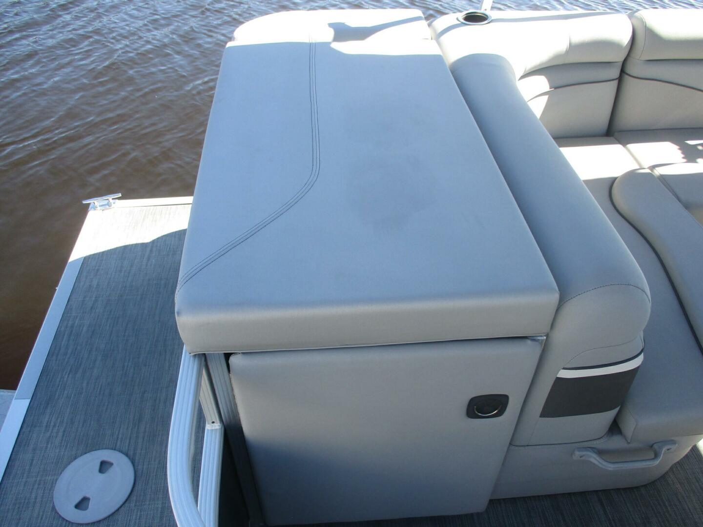 2021 Bennington - Image 3