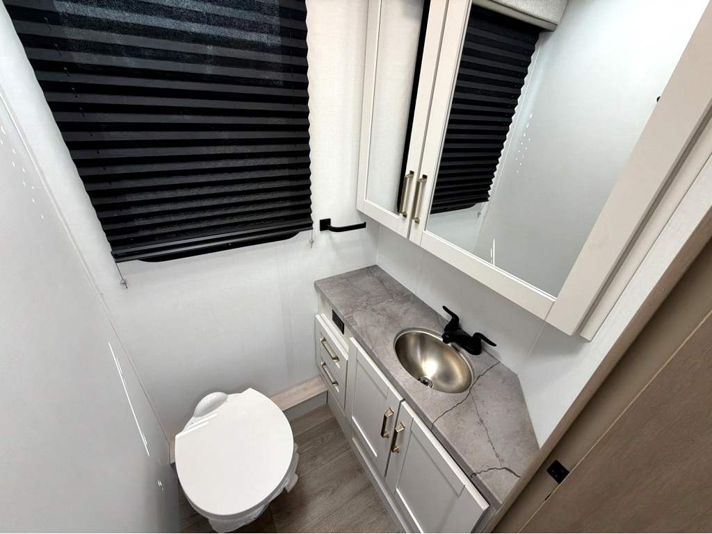 2027 ENTEGRA COACH ODYSSEY 29V - Image 13