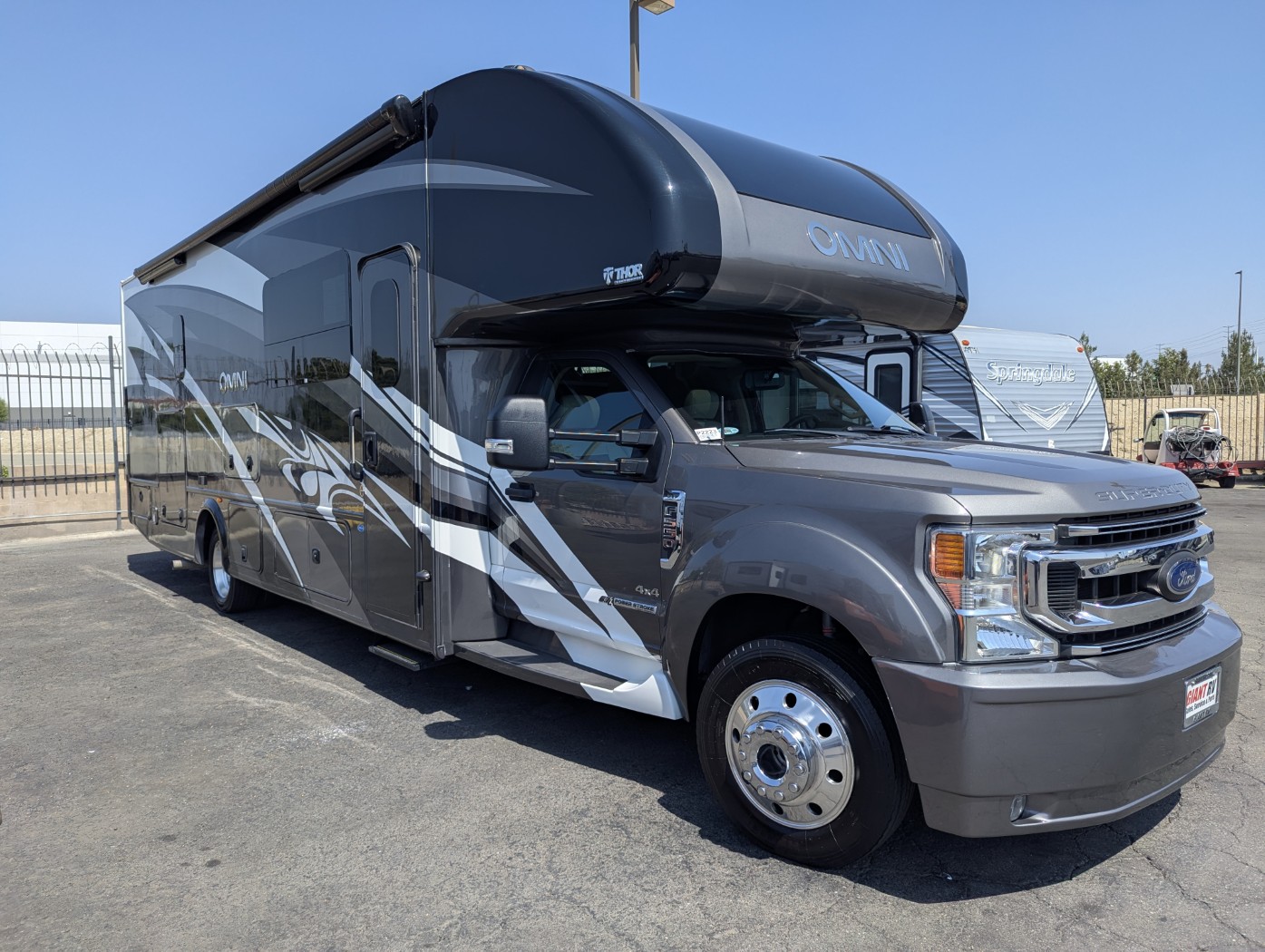 Used 2021 Thor Motor Coach Omni SV34 – Giant RV | Colton, CA