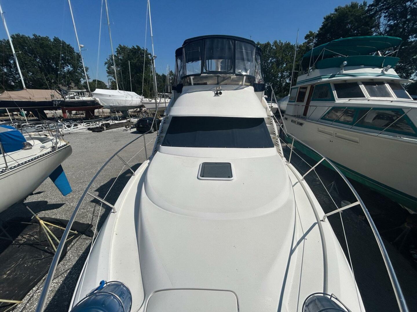 2000 Silverton 352 Motor Yacht - Image 21