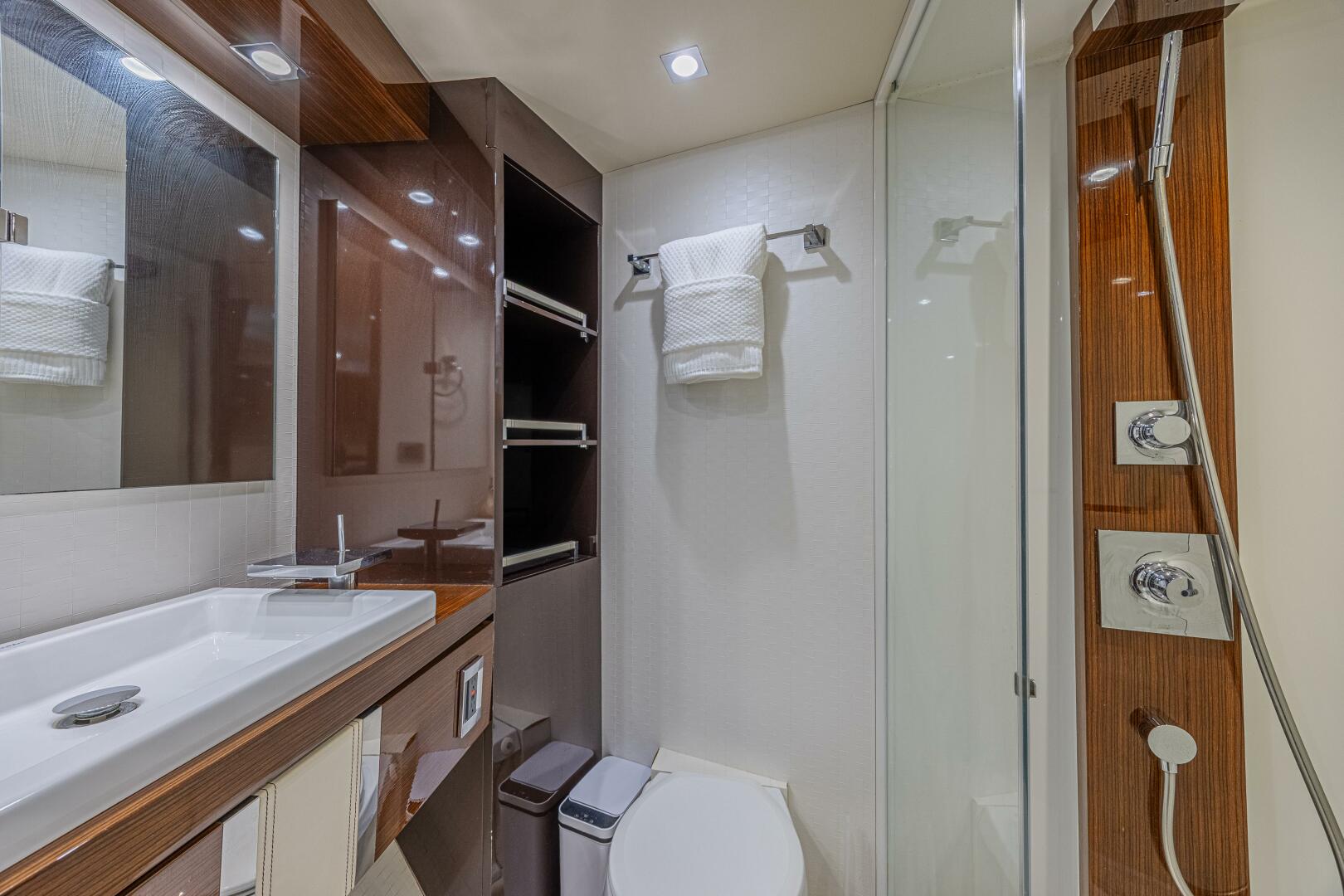 2010 Lazzara Yachts LSX 92 - Image 54
