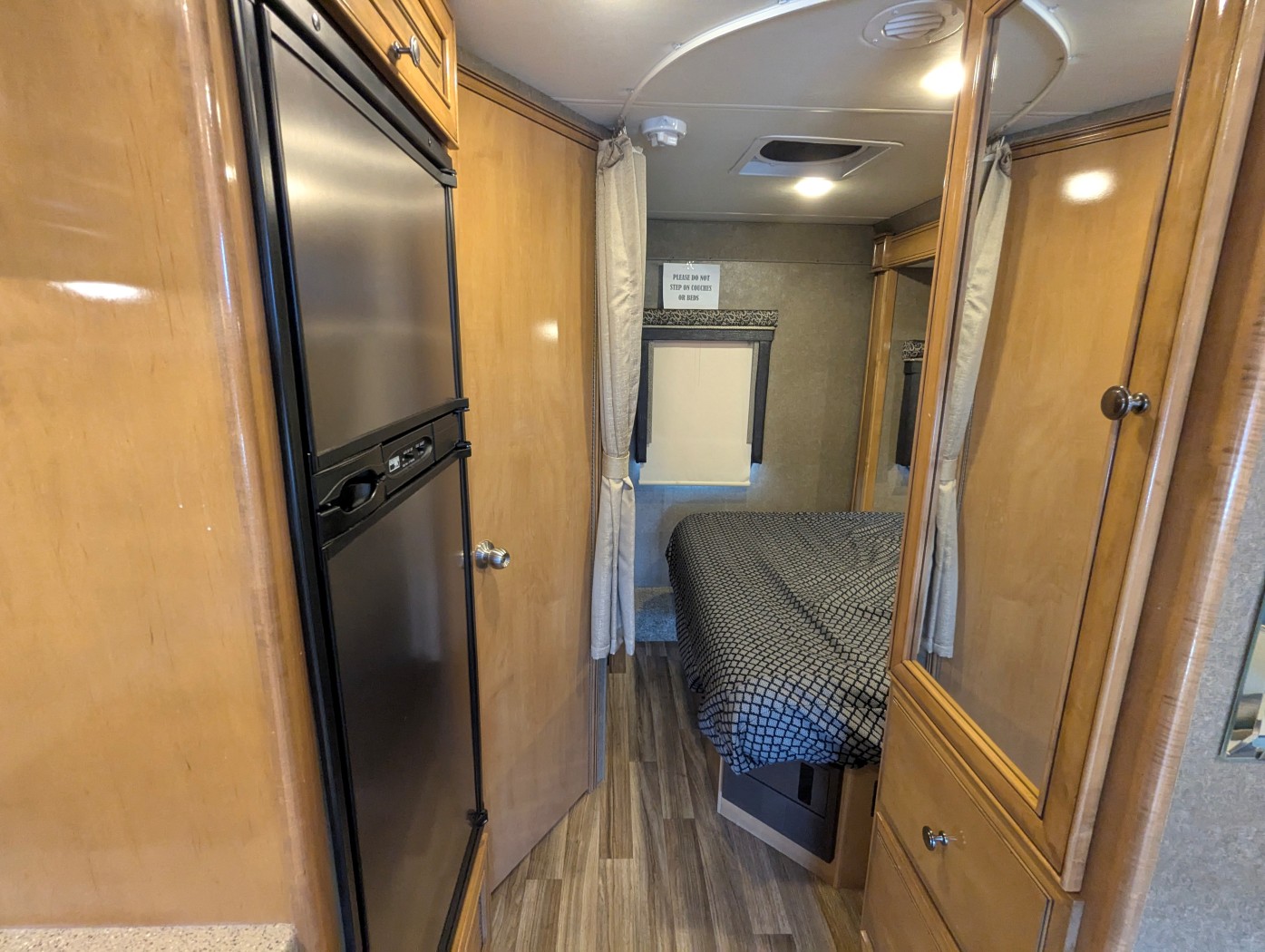 2018 Thor Motor Coach Synergy SD24 - Image 17
