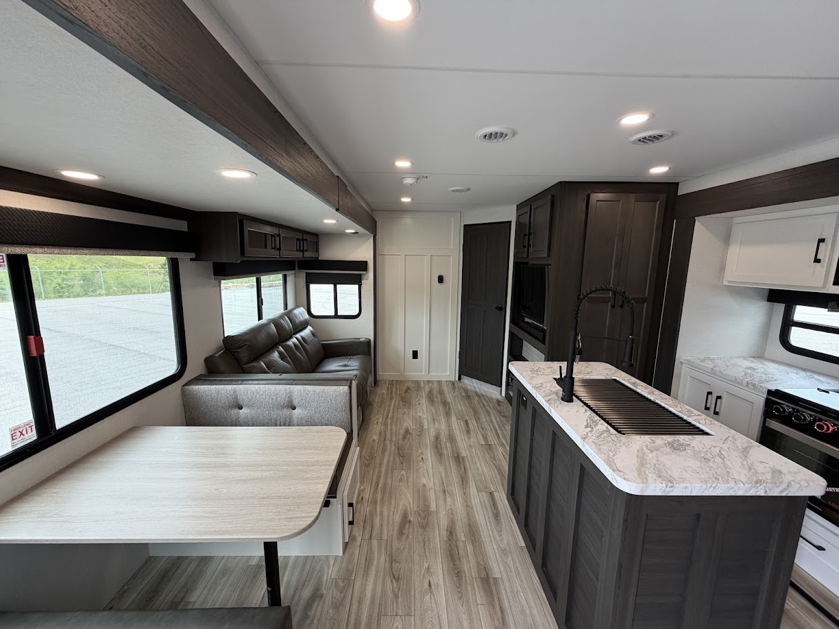 2026 VENTURE RV SPORTTREK 327VIK - Image 12